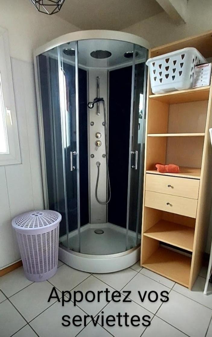 Le Barcares Logement Climatise Pour 6 Personnes, Draps Et Serviettes Non Fournis Air-Conditioned Accommodation For 6 People, Sheets And Towels Not Provided Alojamiento Con Aire Acondicionado Para 6 Personas, Sabanas Y Toallas No Incluidas المظهر الخارجي الصورة